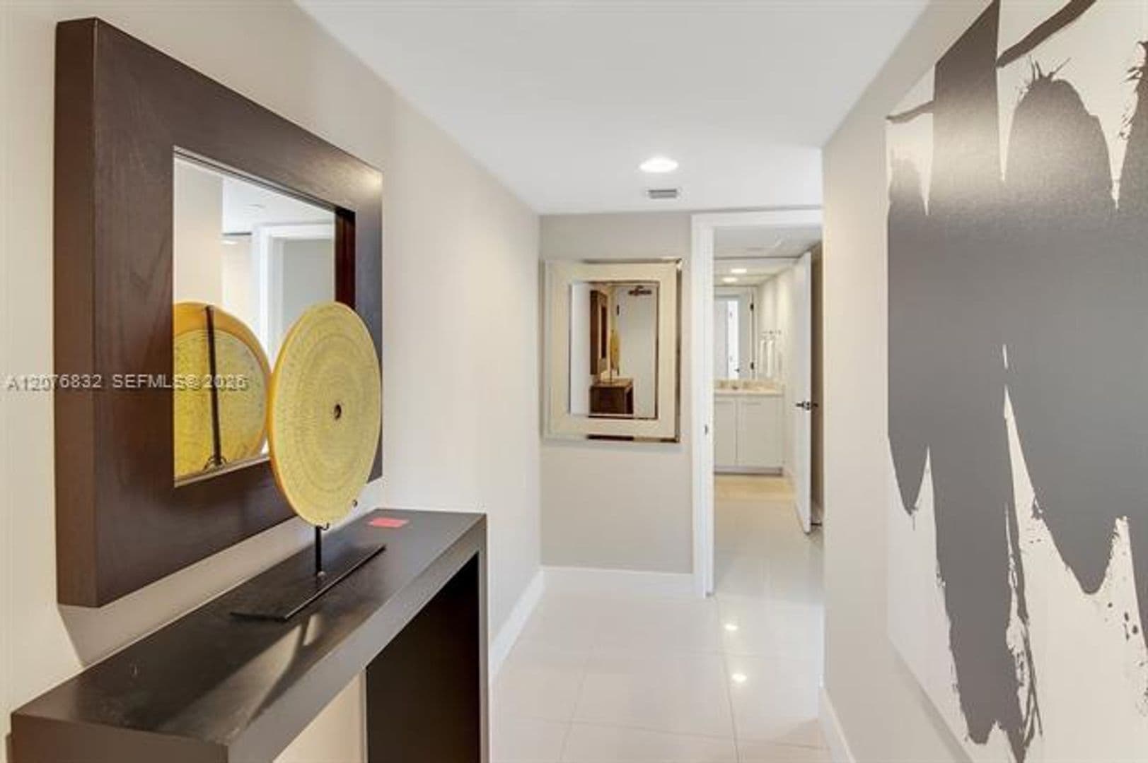 Miami Beach Condo: 6801 Collins Ave cu-1216