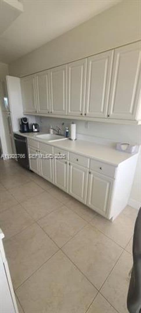 Aventura Condo: 3600 Yacht Club Dr cu-1204
