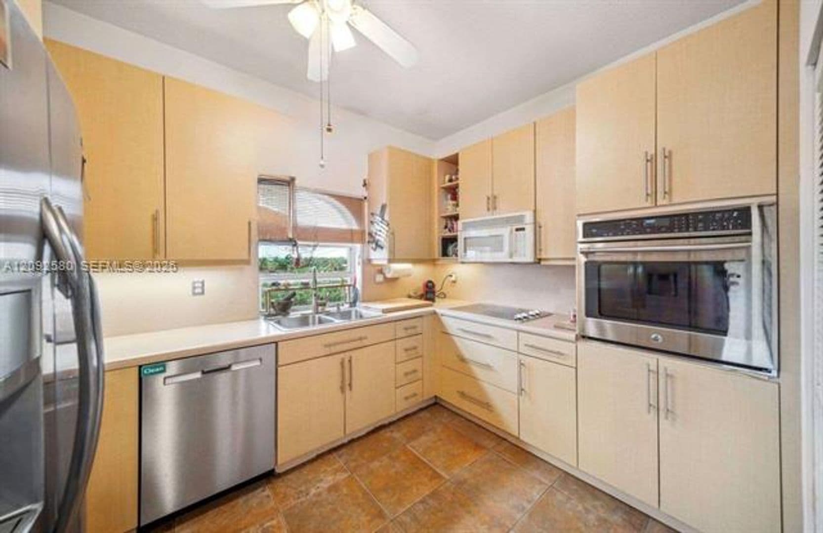 Surfside House: 9008 Collins Ave cu-402