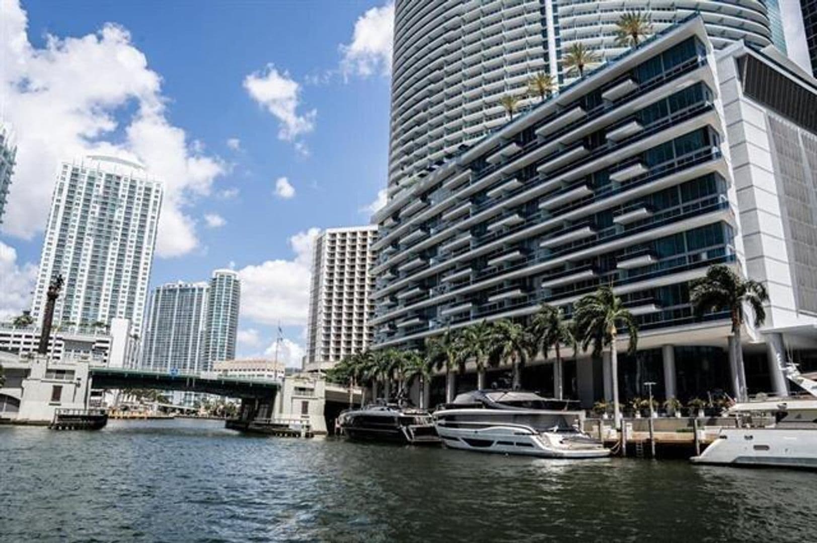 Miami Condo: 495 Brickell Ave cu-1605