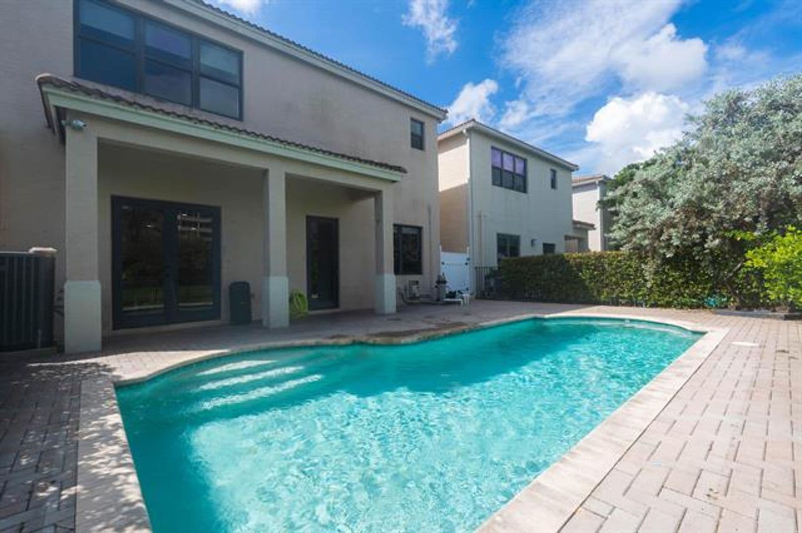 Miami House: 875 NE 193rd Ter # 875