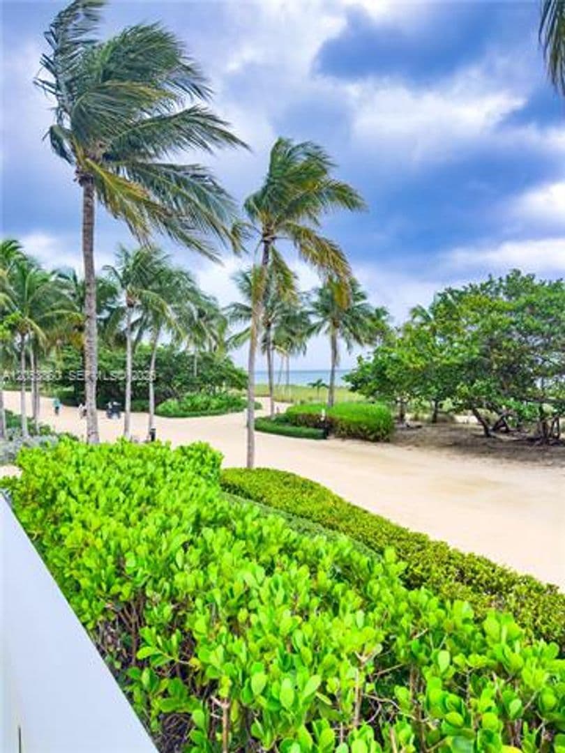 Bal Harbour Condo: 10185 Collins Ave cu-202