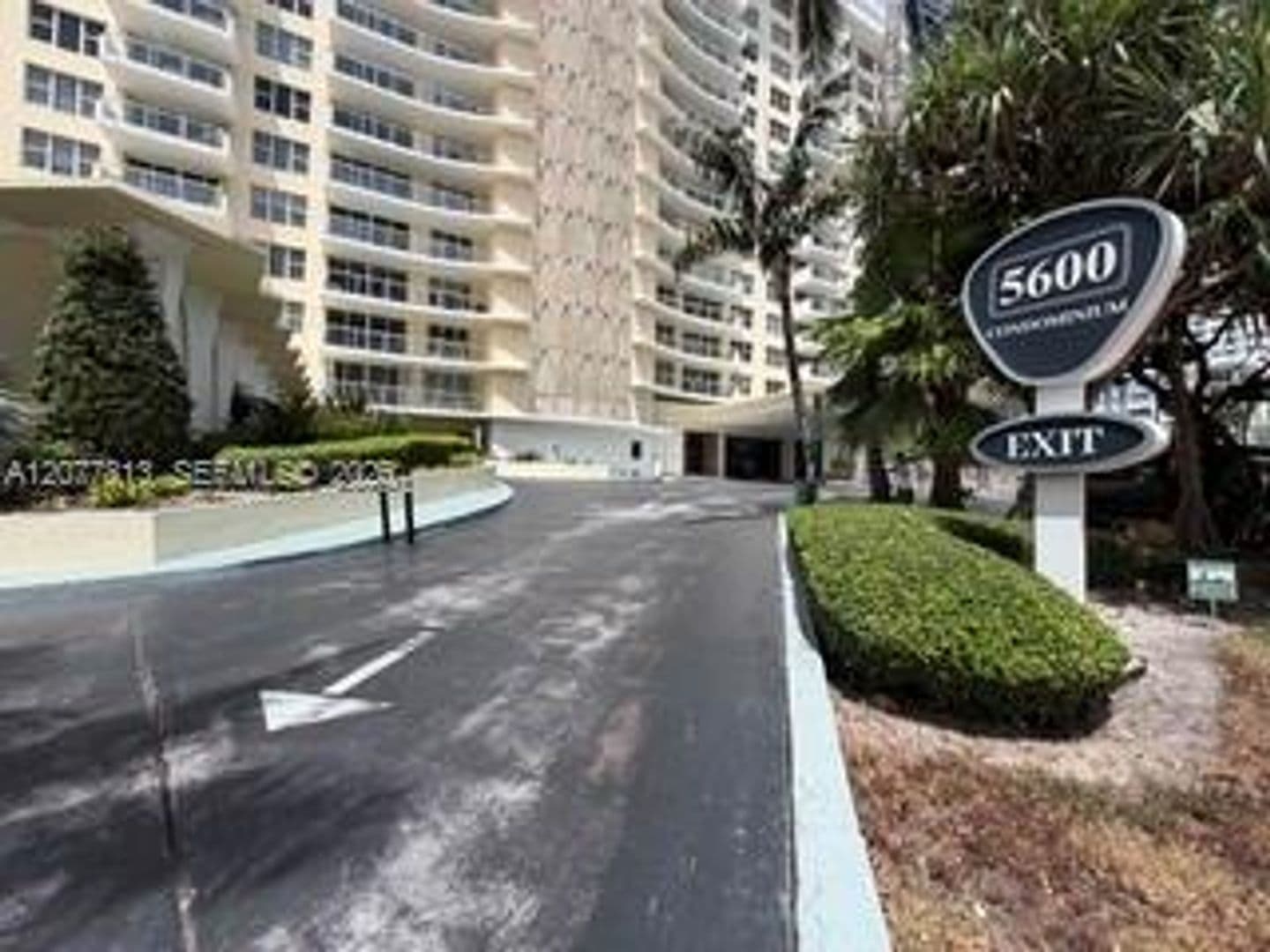Miami Beach Condo: 5600 Collins Ave cu-15J