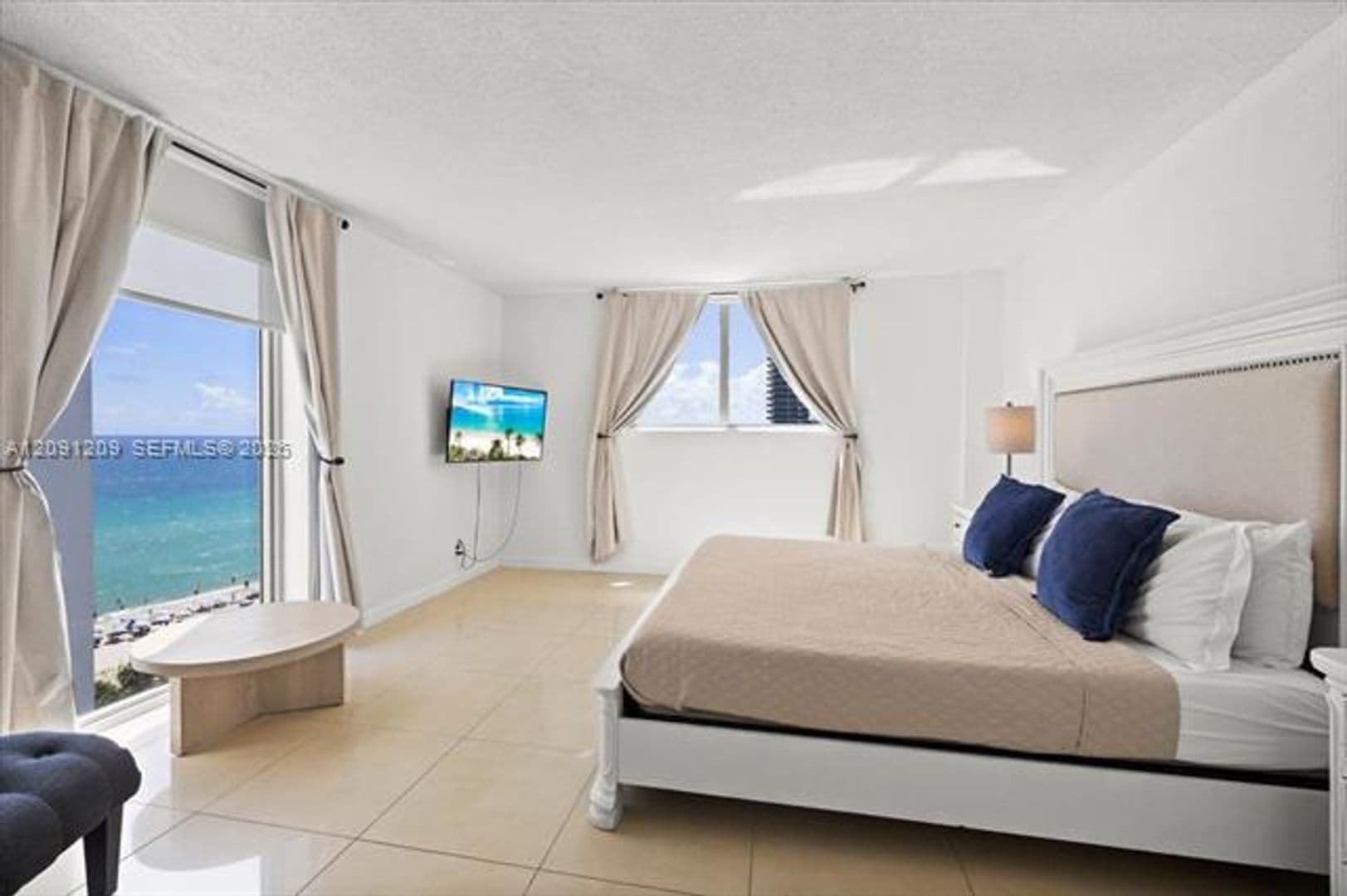 Hollywood Condo: 4001 S Ocean Dr cu-10R