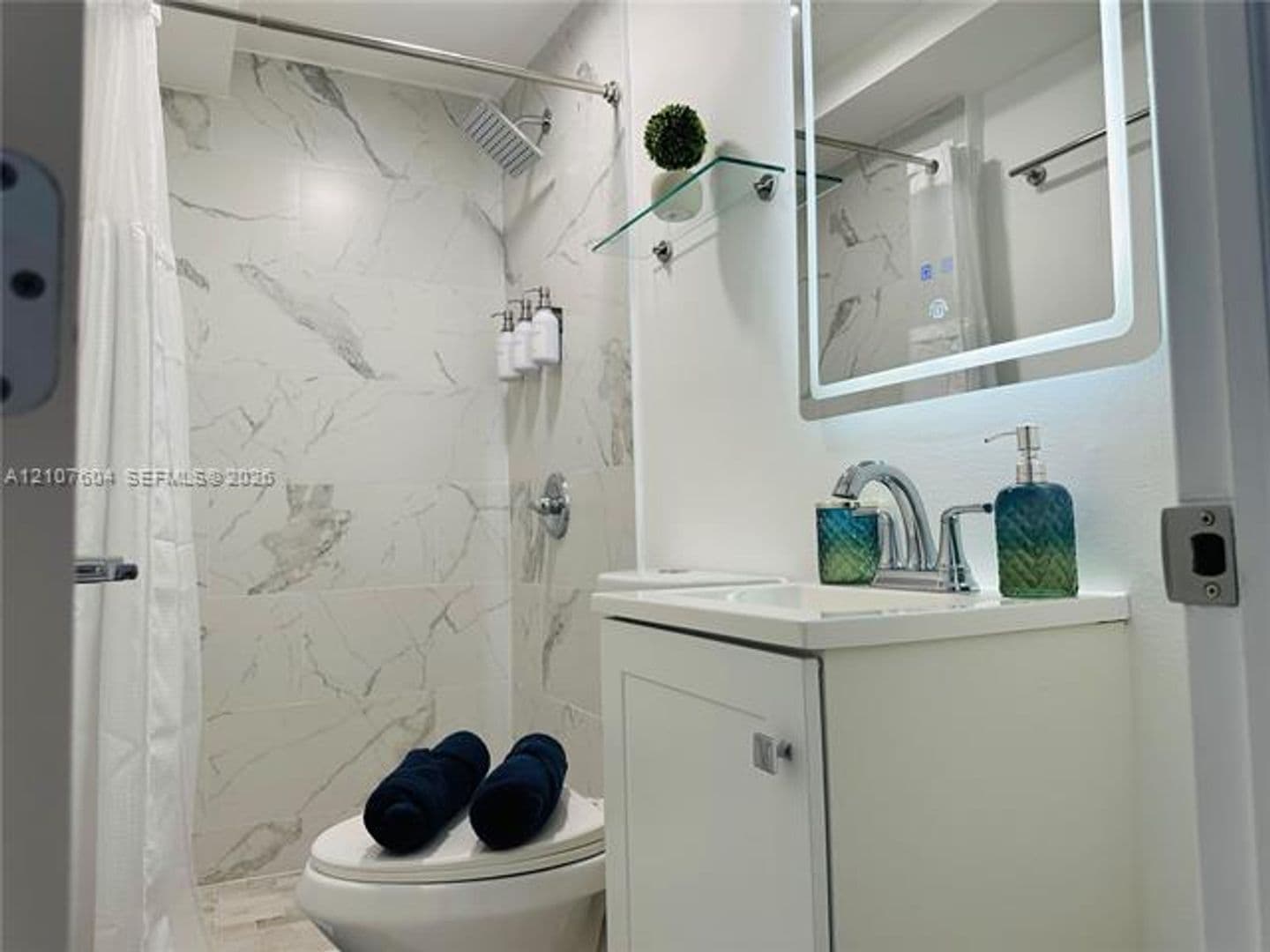 Hollywood House: 120 S 56th Ave # 120