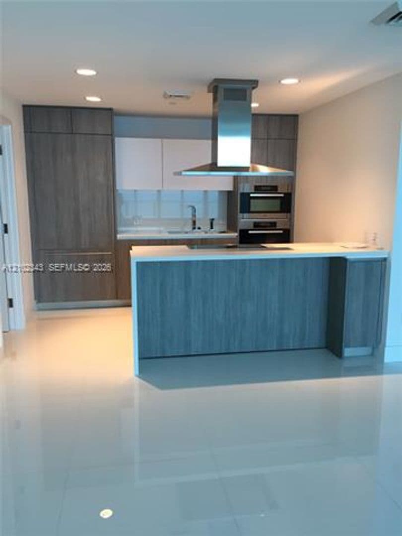 Key Biscayne Condo: 350 Ocean Dr cu-704N