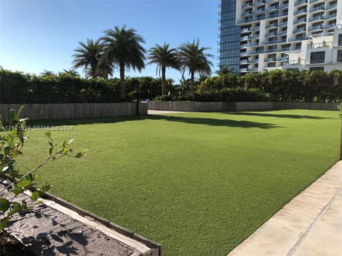 Miami Beach Condo: 2301 Collins Av cu-737
