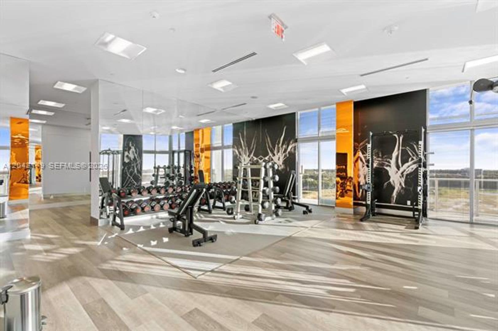 Sunrise Condo: 2000 Metropica Way cu-616