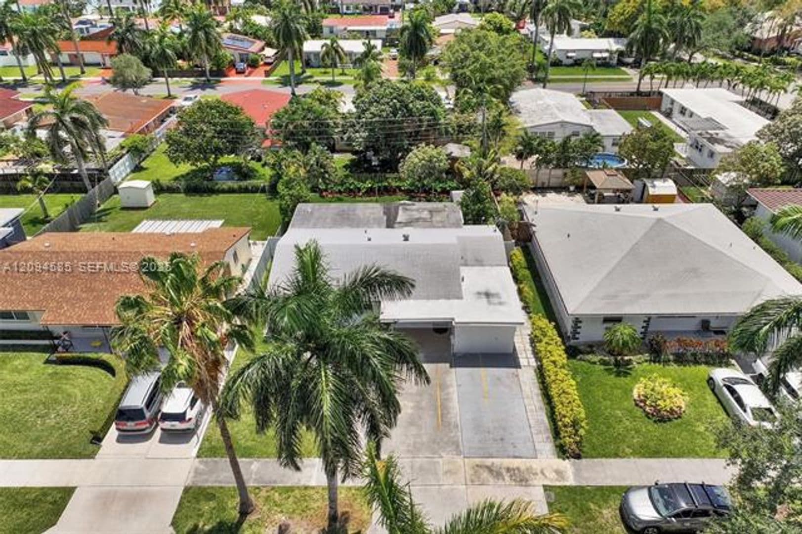 Hallandale Beach House: 814 NE 4th St # 0