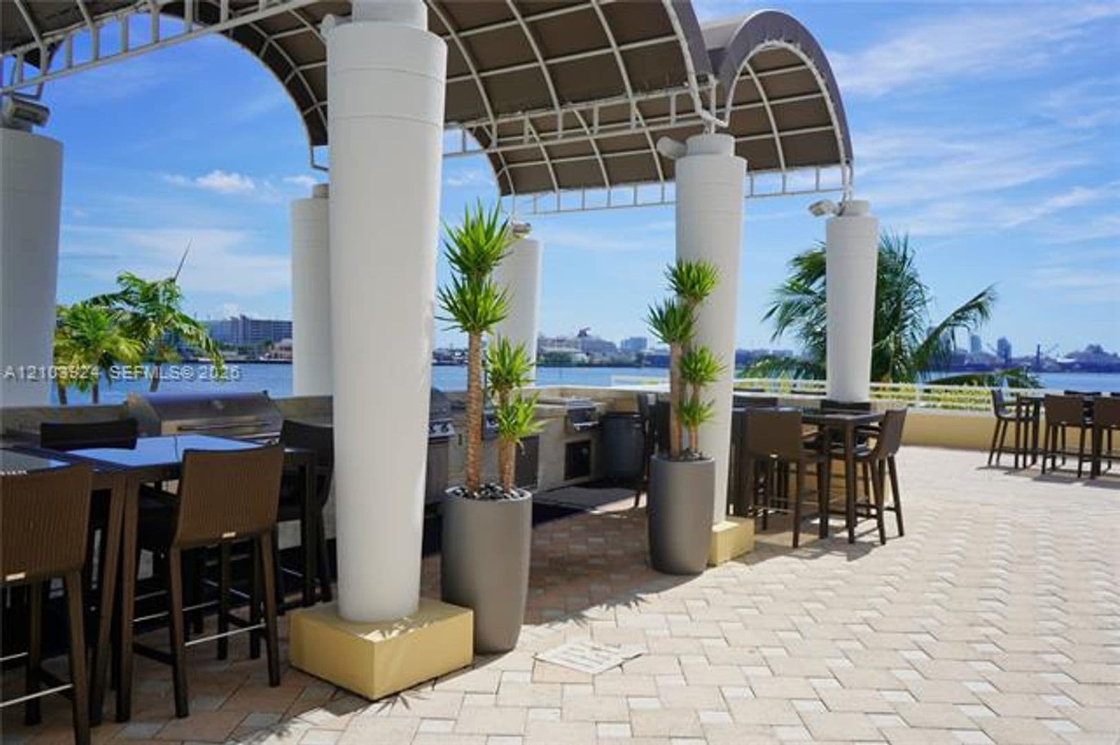 Miami Condo: 848 Brickell Key Dr cu-306