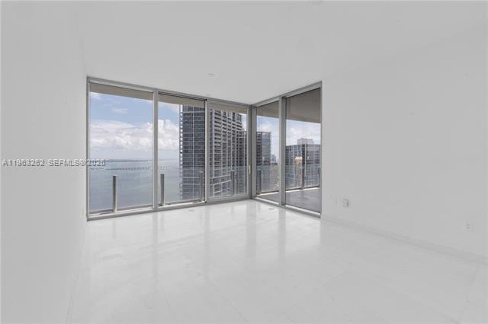 Miami Condo: 300 Biscayne Blvd Way cu-4404