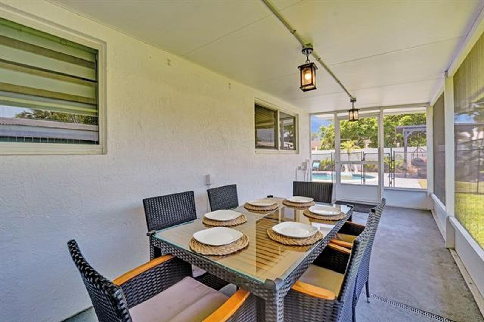 Hollywood House: 6740 Custer St # 6740