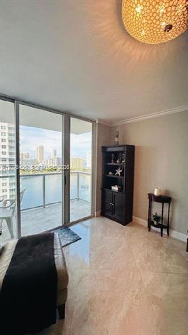 Miami Condo: 1155 Brickell Bay Dr cu-1906