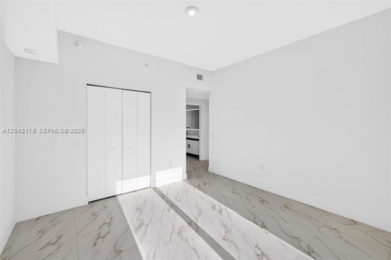 Sunrise Condo: 2000 Metropica Way cu-616