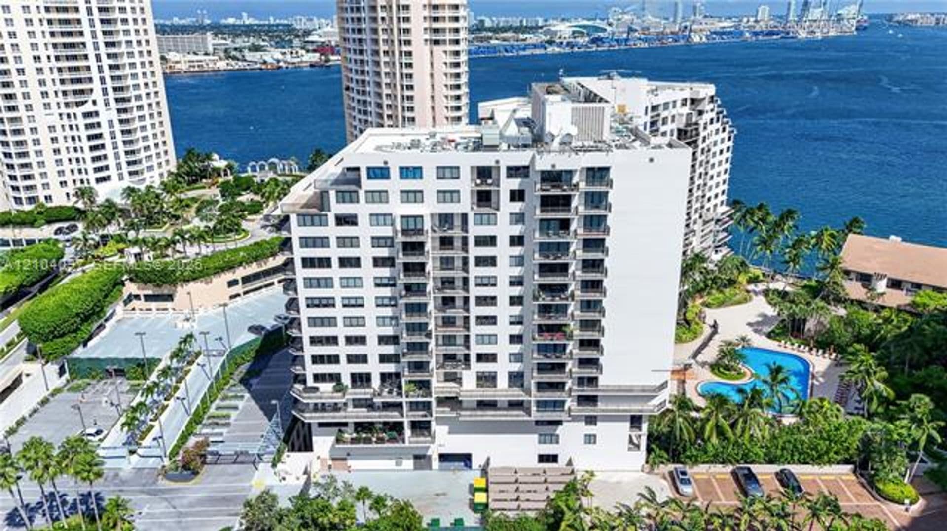 Miami Condo: 540 Brickell Key Dr cu-916