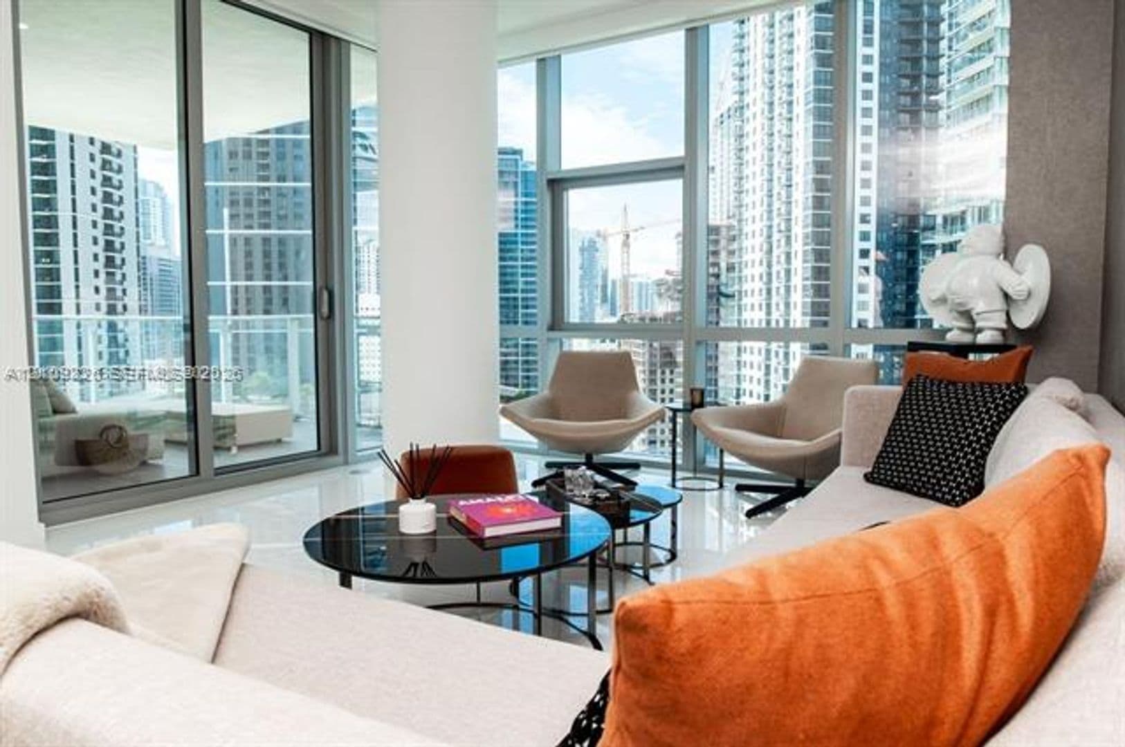 Miami Condo: 851 NE 1st Ave cu-1811