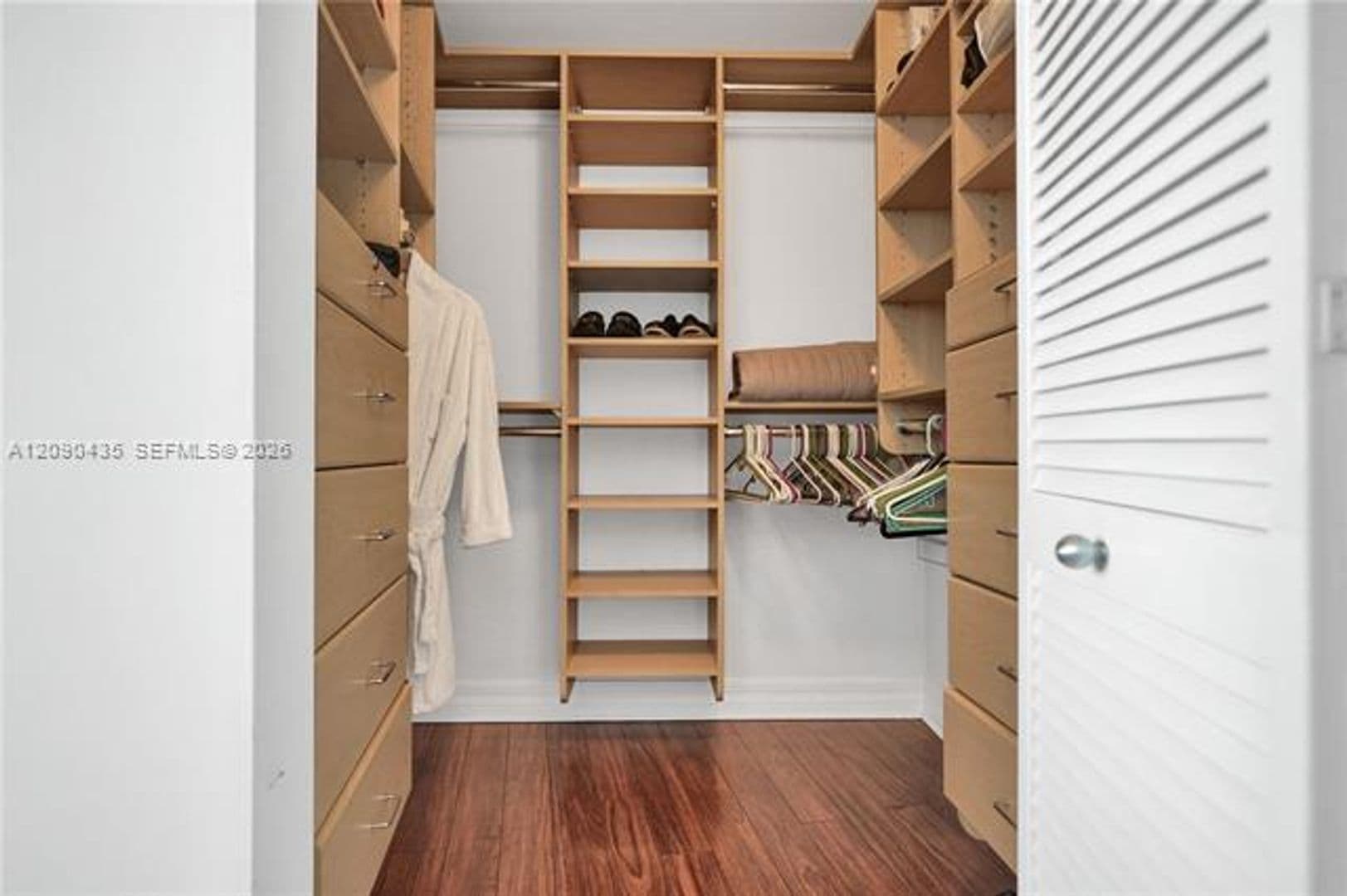 Miami Condo: 808 Brickell Key Dr cu-2506