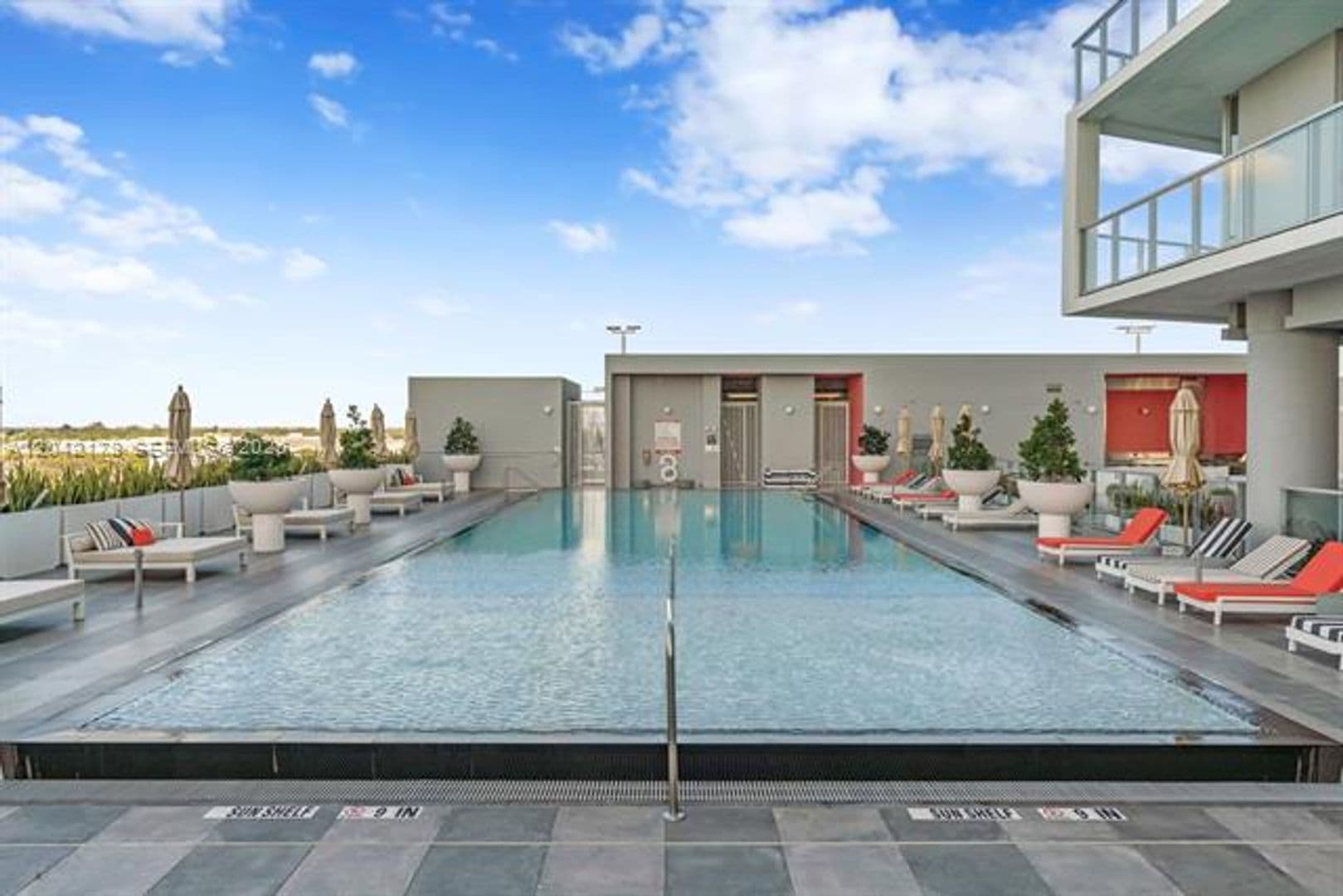 Sunrise Condo: 2000 Metropica Way cu-616