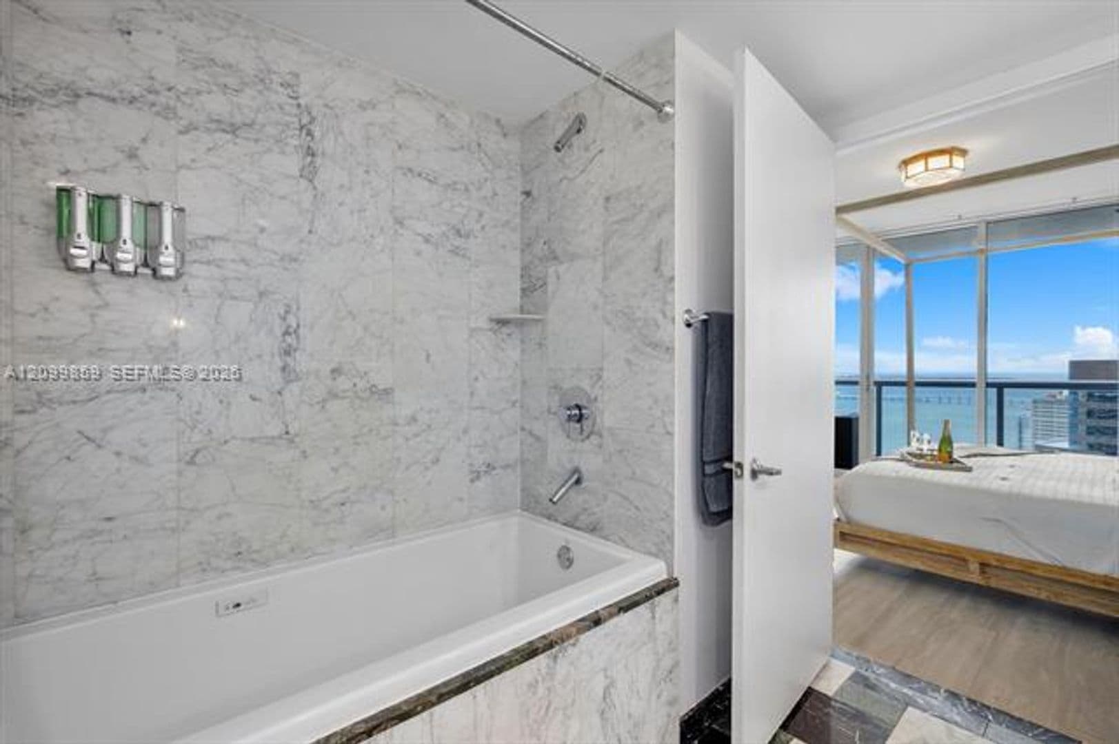 Miami Condo: 485 Brickell Ave cu-4309