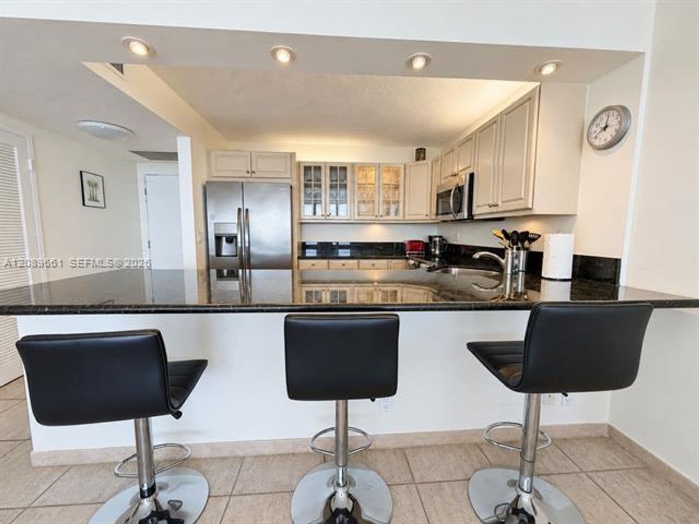 Hollywood Condo: 3725 S Ocean Dr cu-1404