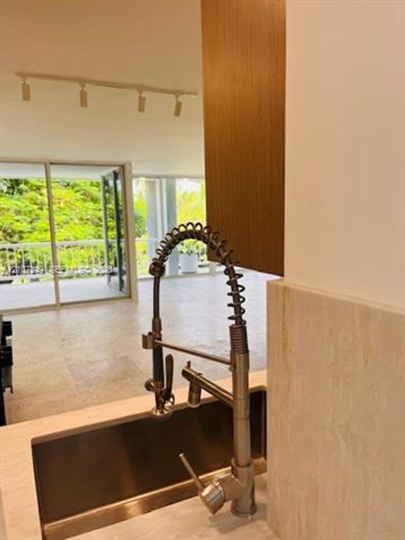 Key Biscayne House: 241 Harbor Dr # 241
