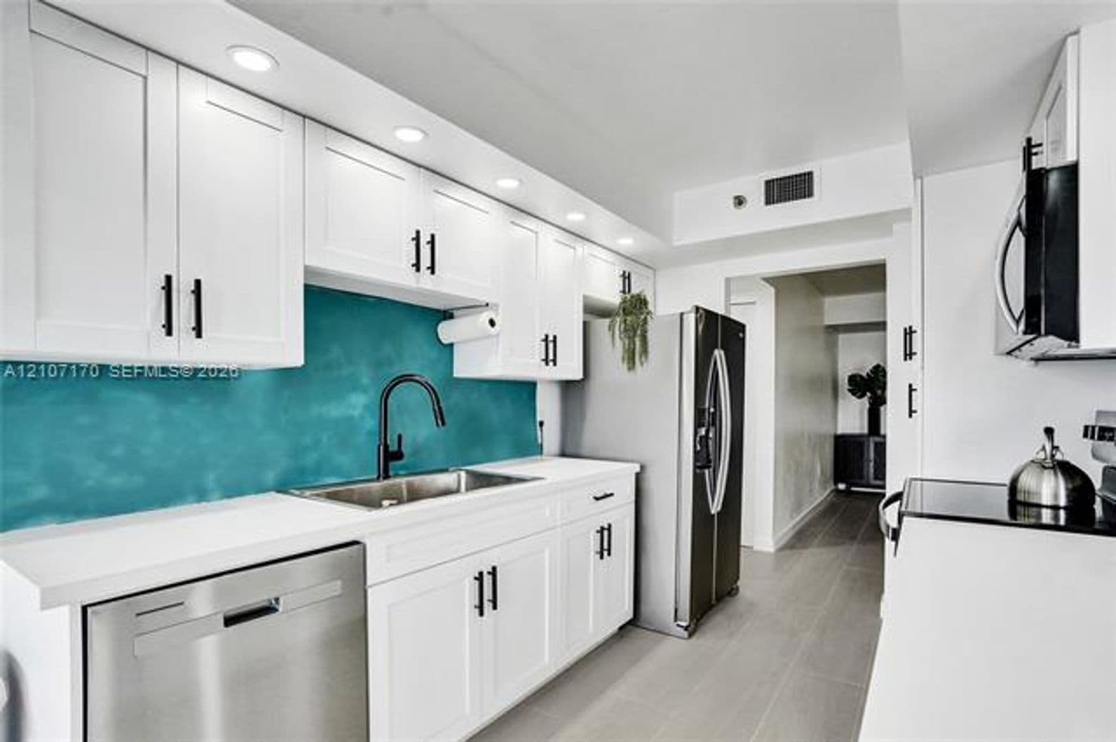 Hollywood Condo: 1201 S Ocean Dr cu-908S