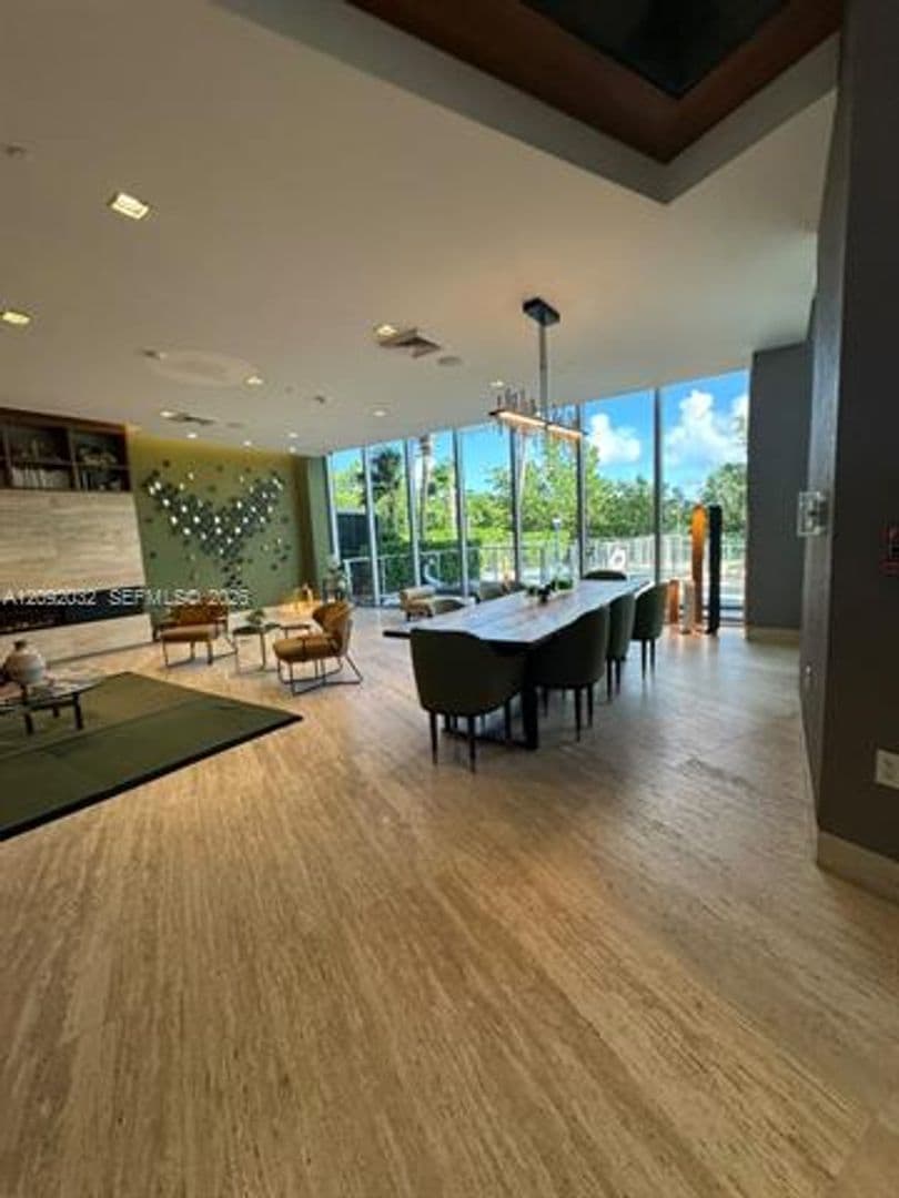 North Miami Beach Condo: 16385 Biscayne Blvd cu-2606