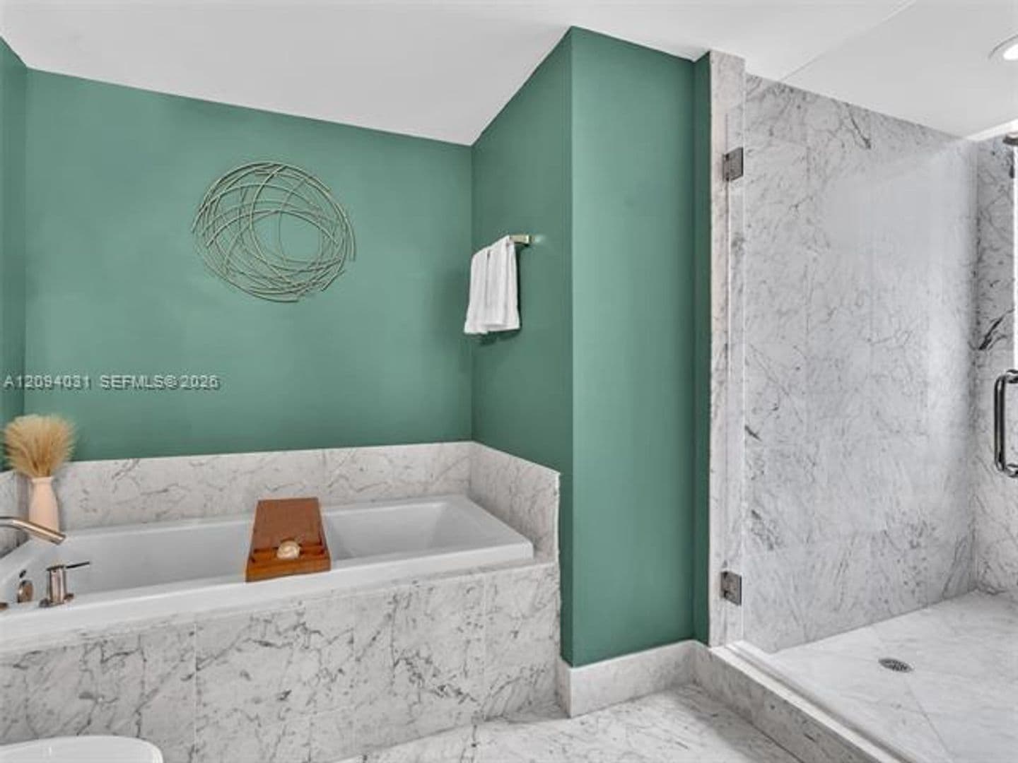 Miami Condo: 253 NE 2nd St cu-2208