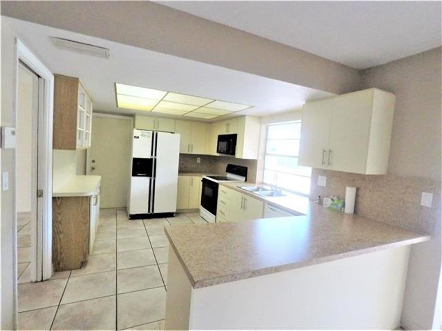 Plantation House: 7221 NW 10th Pl # 7221