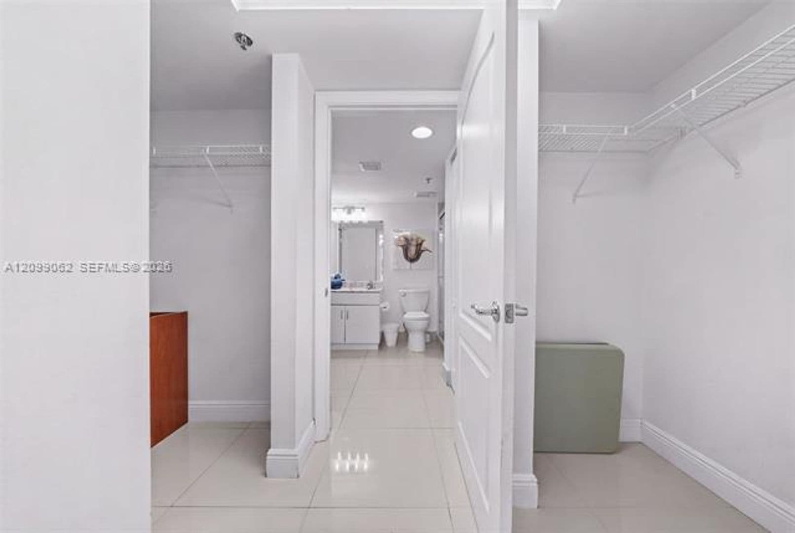 Miami Condo: 1200 Brickell Bay Dr cu-3908