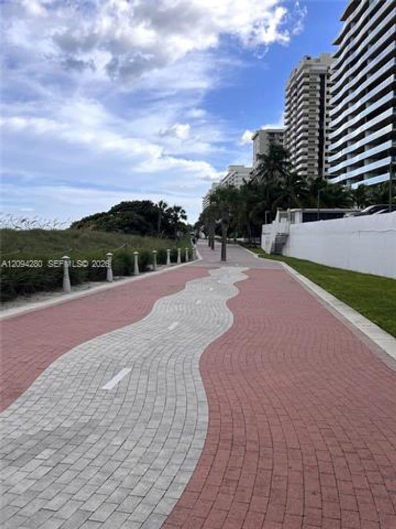 Miami Beach Condo: 5880 Collins Ave cu-PH-1