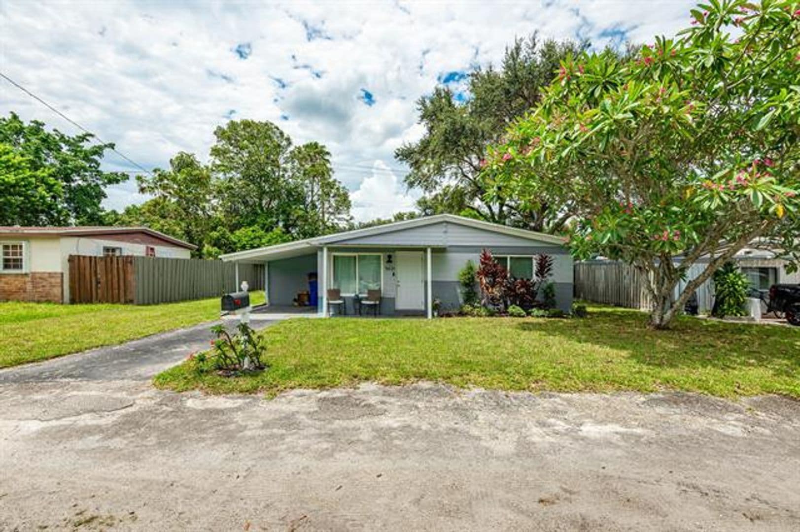Hollywood House: 5631 Freedom St # 5631