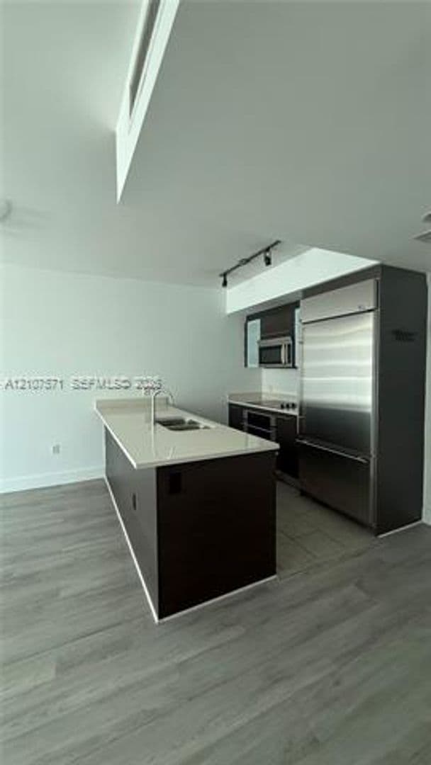 Miami Condo: 500 Brickell Ave cu-2808