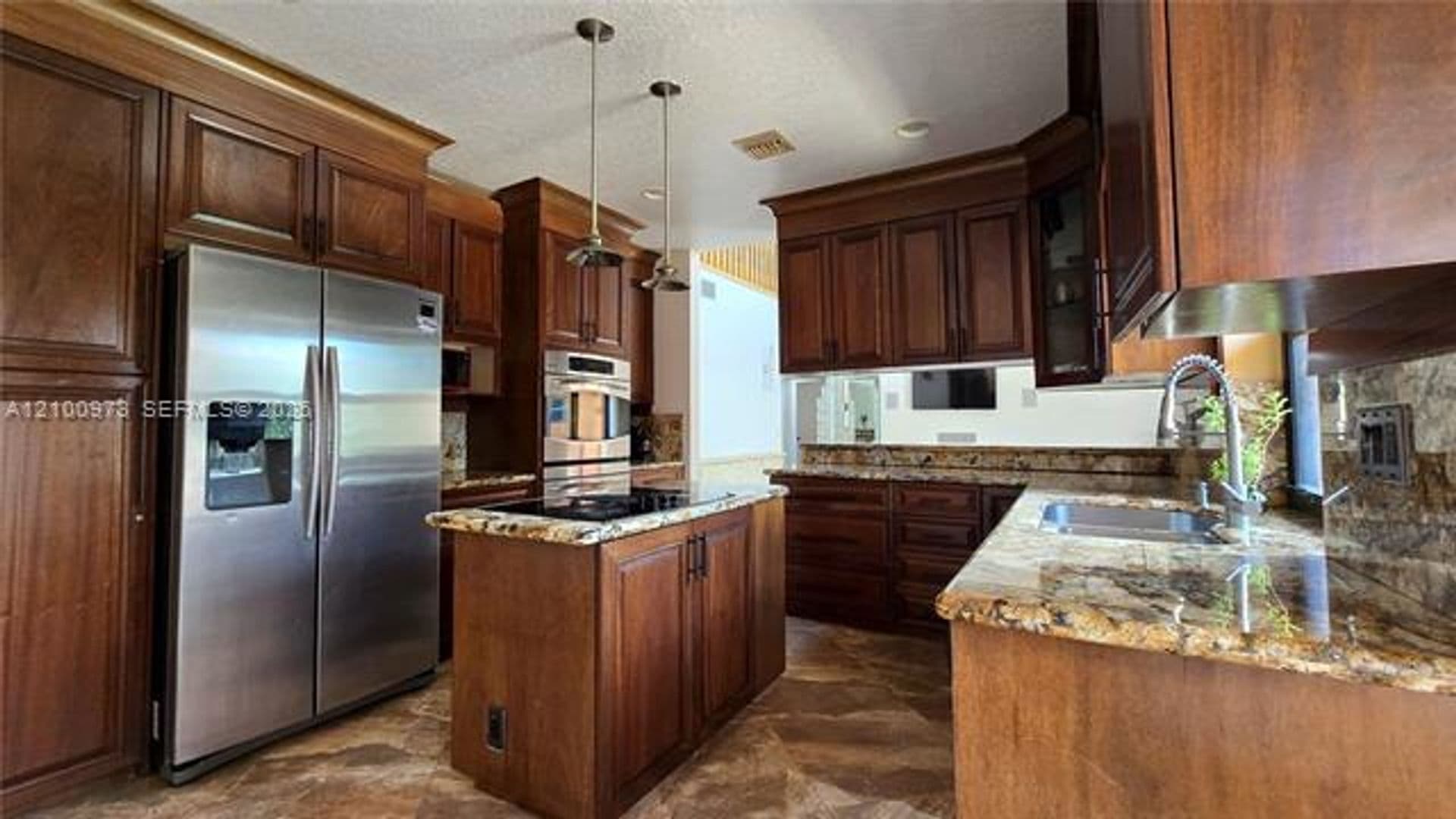 Hollywood House: 741 Tyler St # 741
