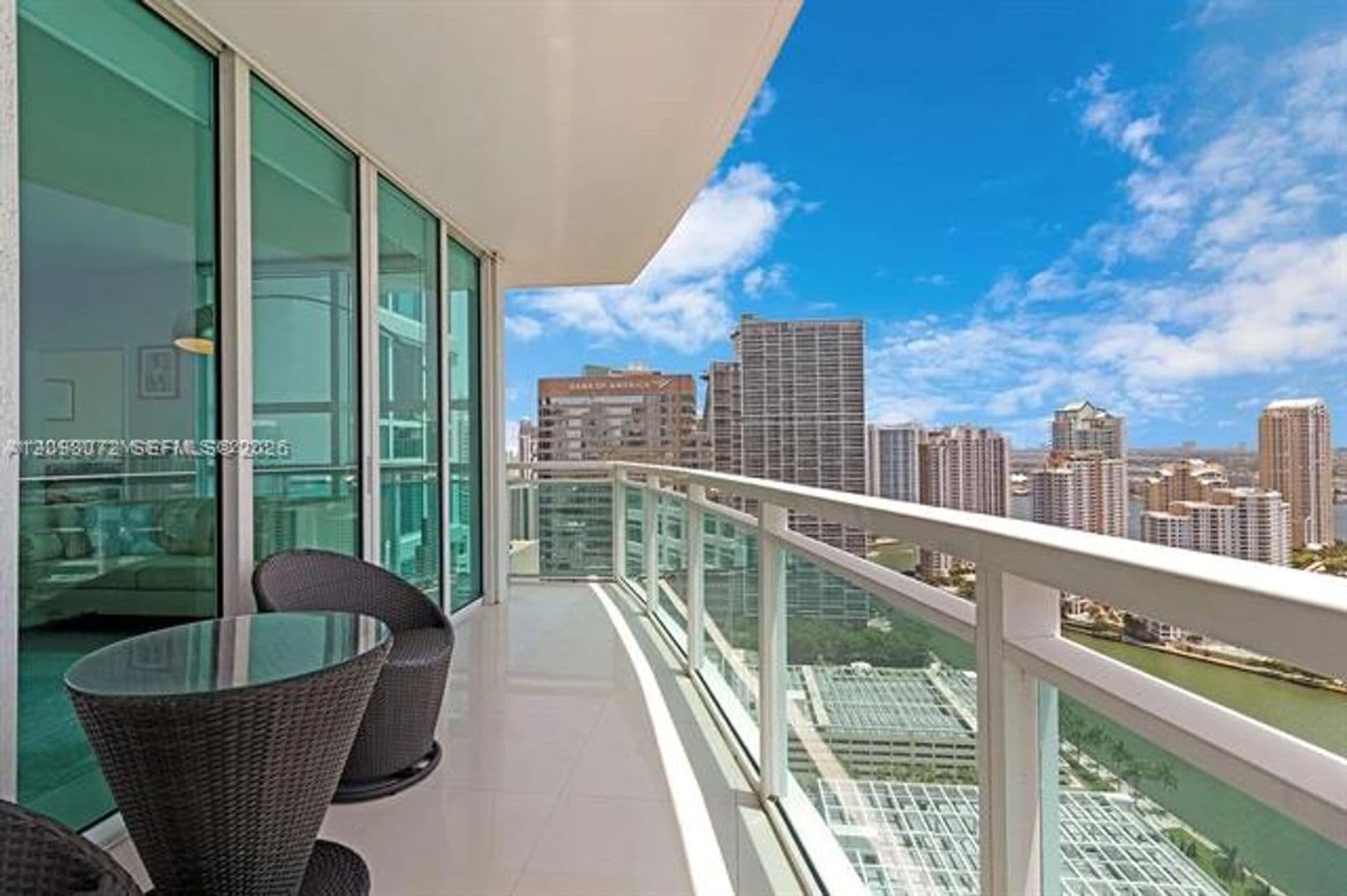 Miami Condo: 950 Brickell Bay Dr cu-3710