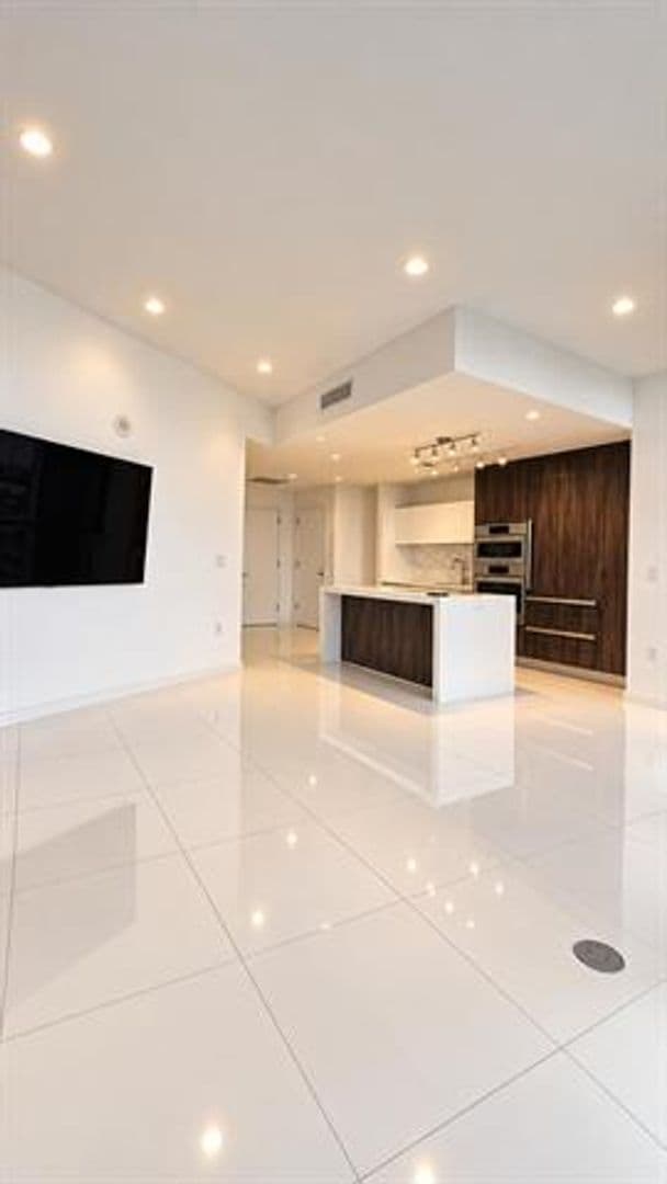 Miami Condo: 851 NE 1st Ave cu-3502