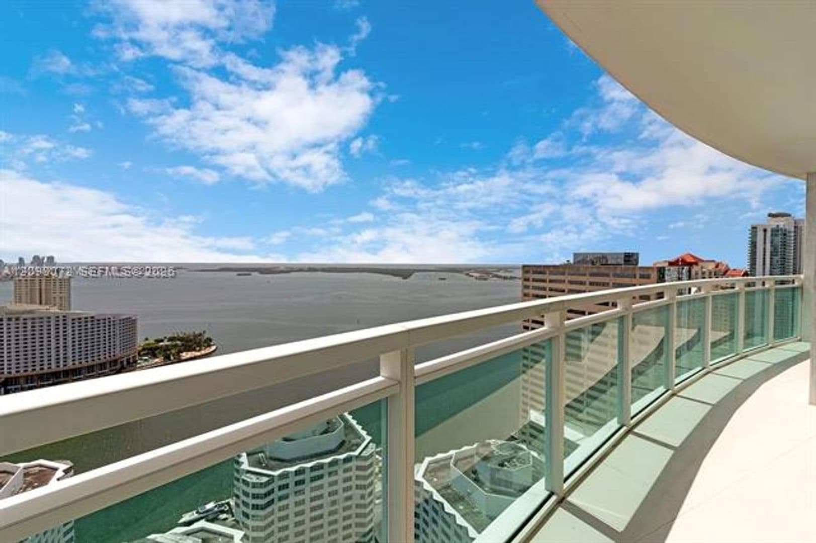 Miami Condo: 950 Brickell Bay Dr cu-3710
