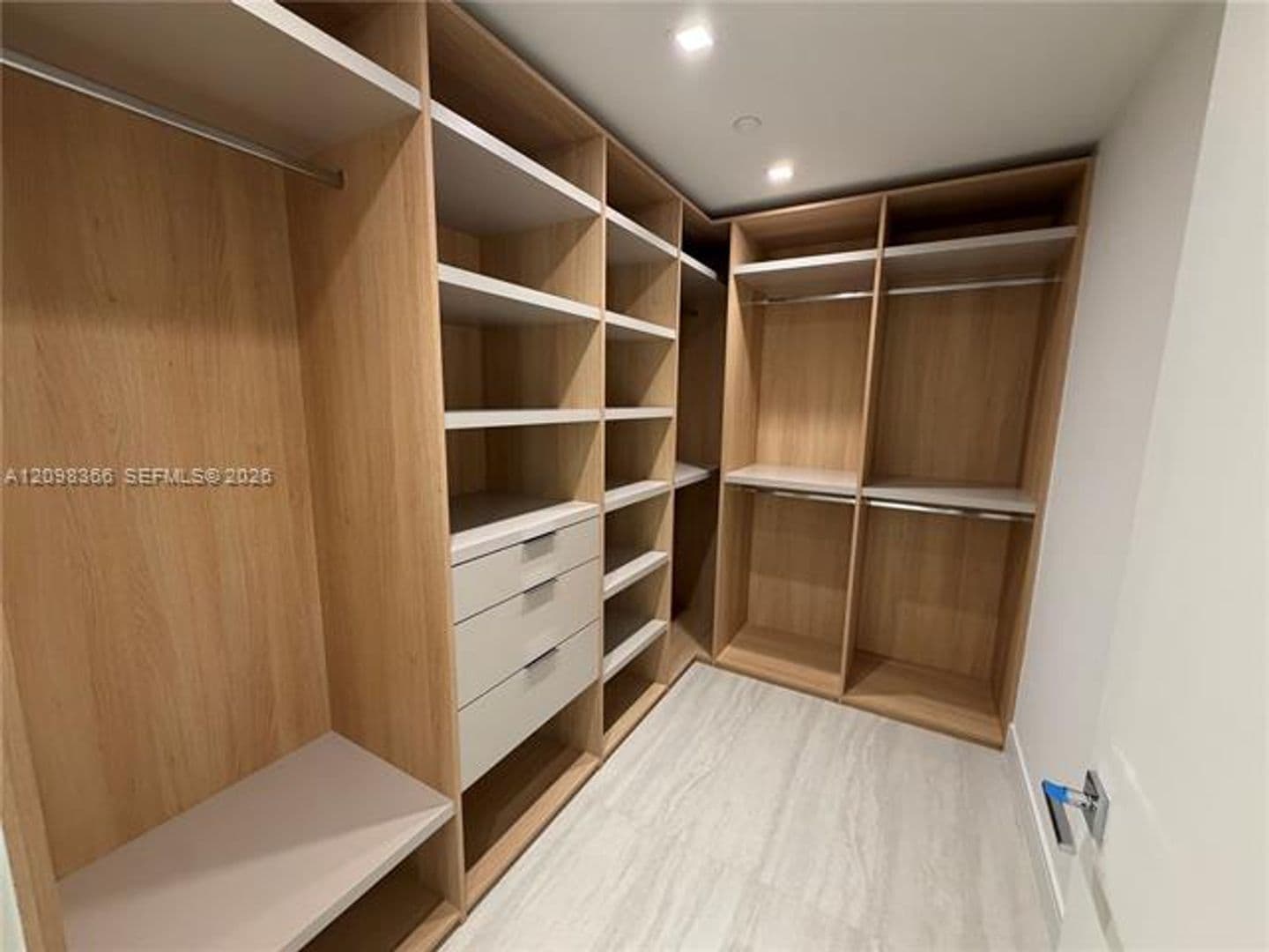 North Miami Condo: 2411 Laguna Cir cu-408