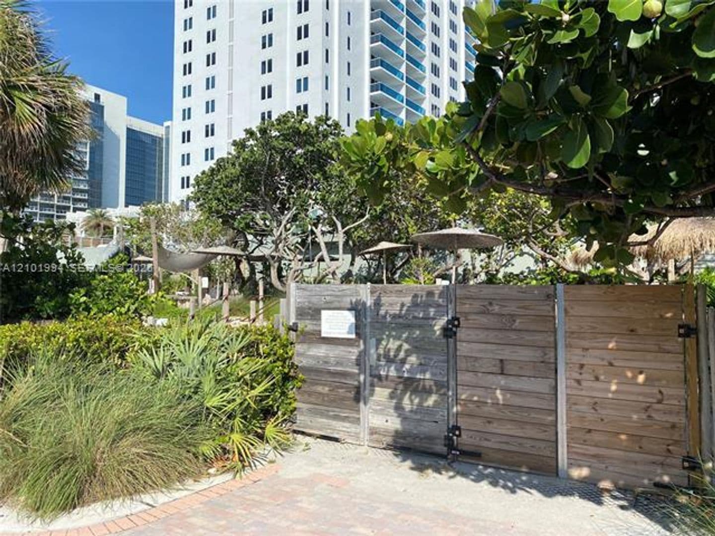 Miami Beach Condo: 2301 Collins Av cu-737