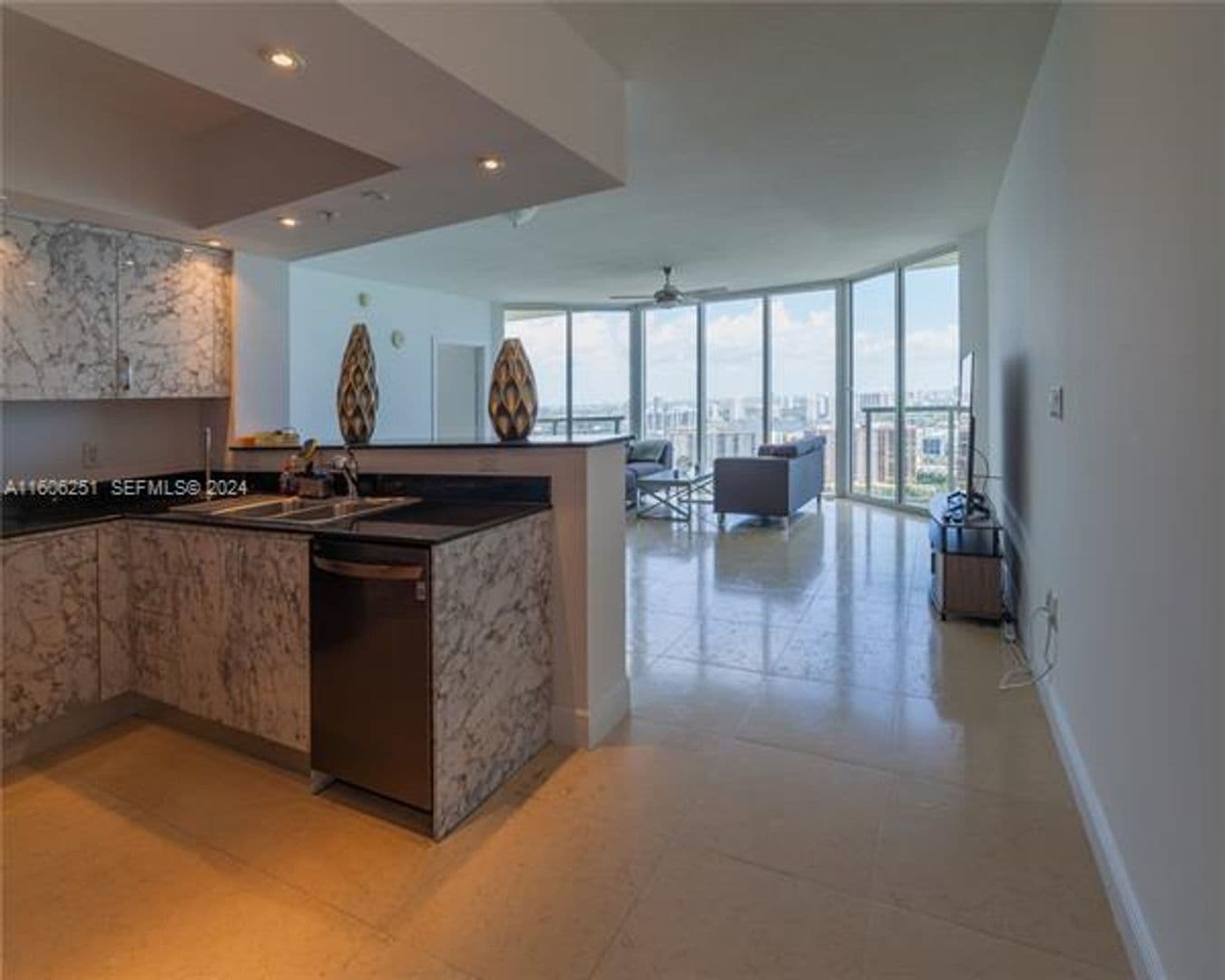 Sunny Isles Beach Condo: 16699 Collins Ave cu-3707