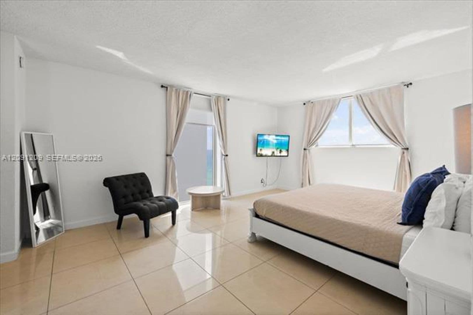 Hollywood Condo: 4001 S Ocean Dr cu-10R
