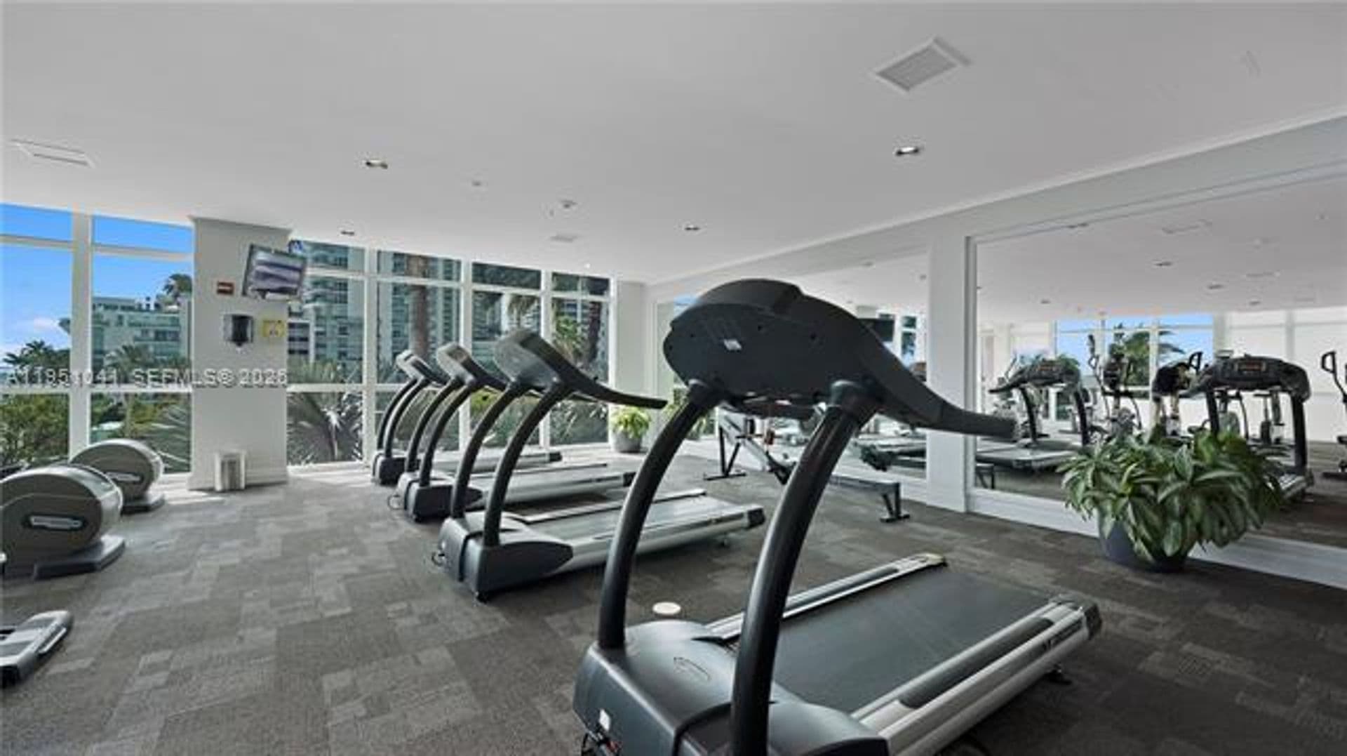 Miami Condo: 1155 Brickell Bay Dr cu-PH210