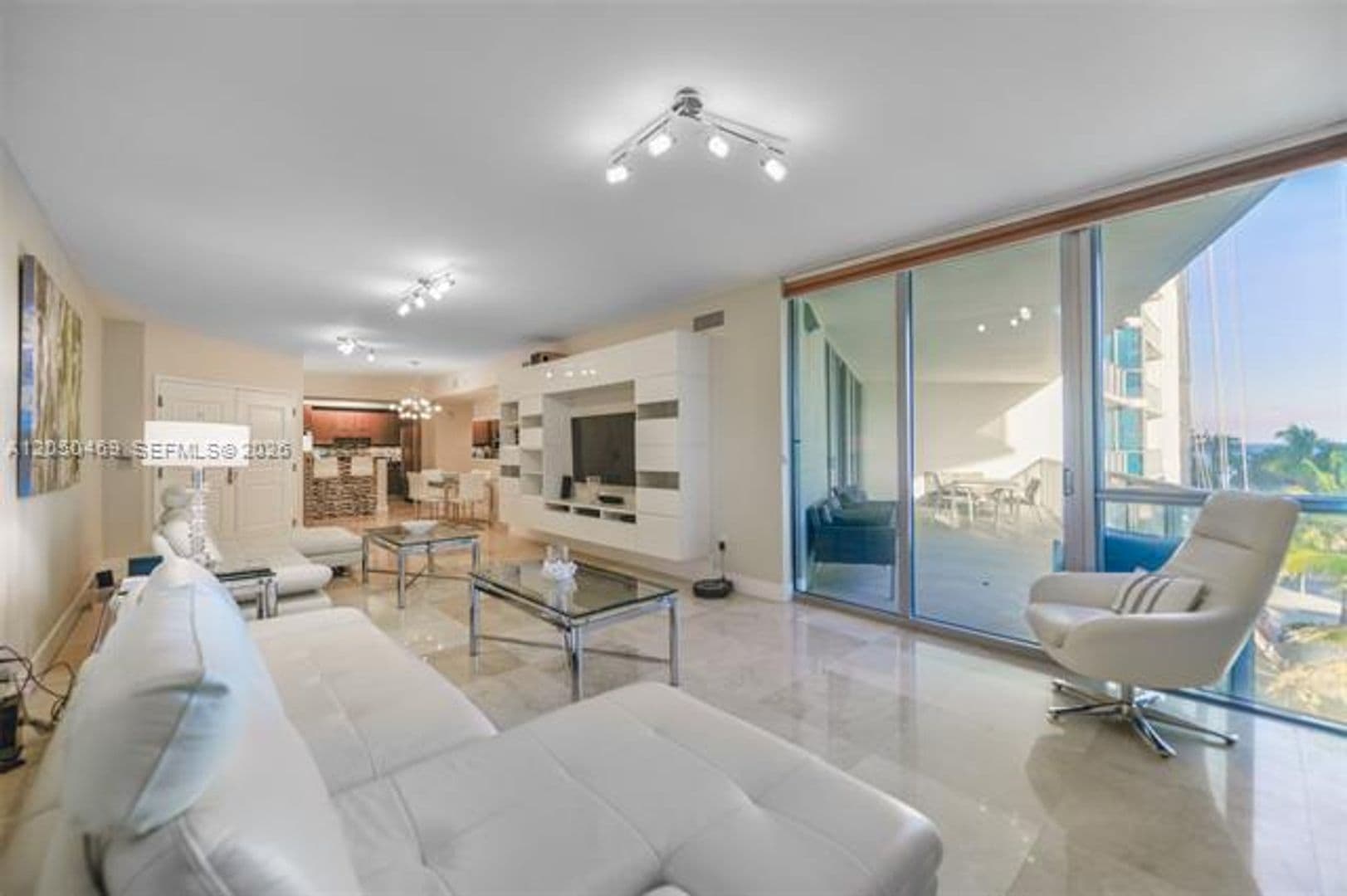 Hollywood Condo: 3101 S Ocean Dr cu-404