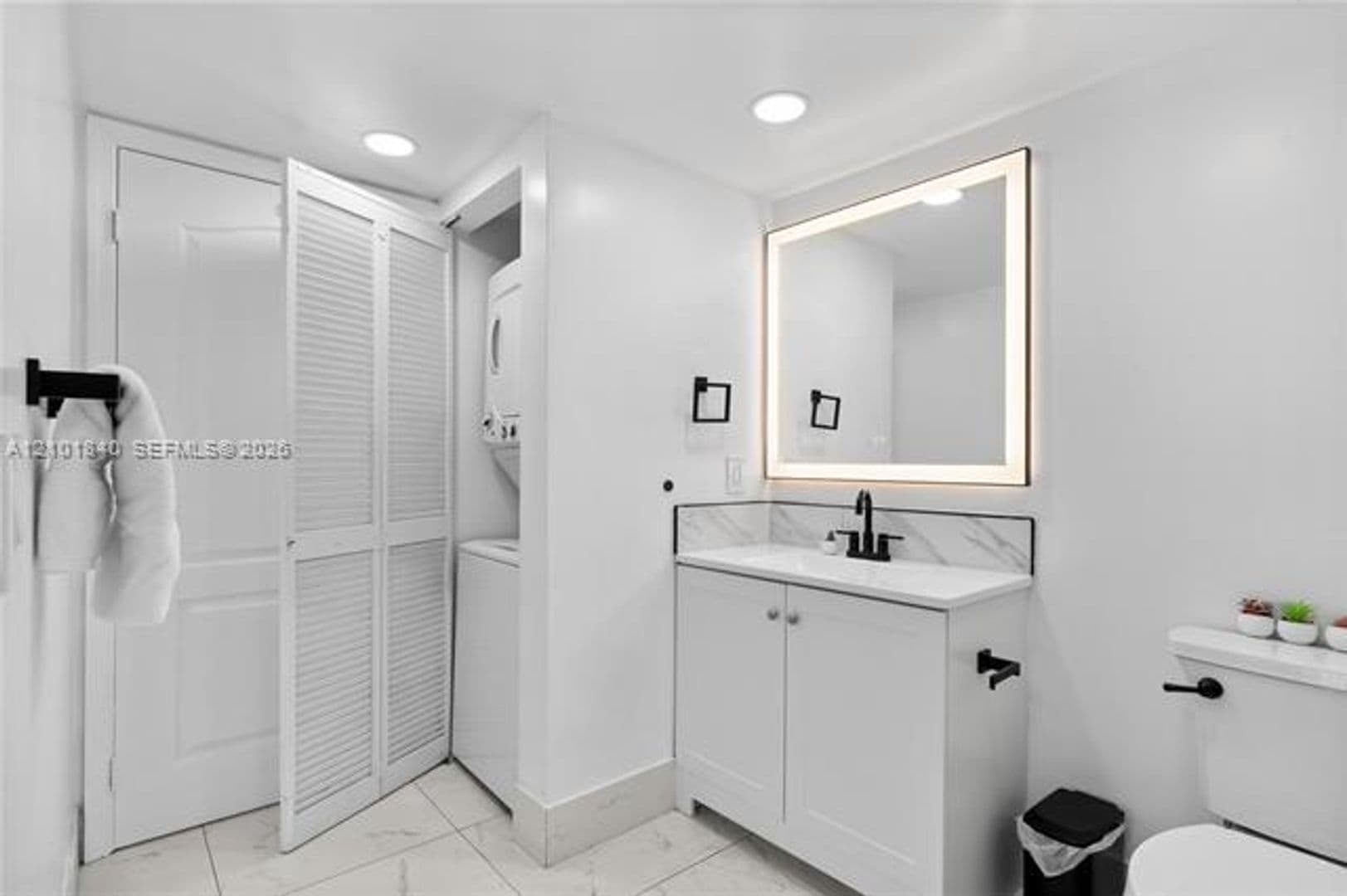 Miami Condo: 1200 Brickell Bay Dr cu-1907
