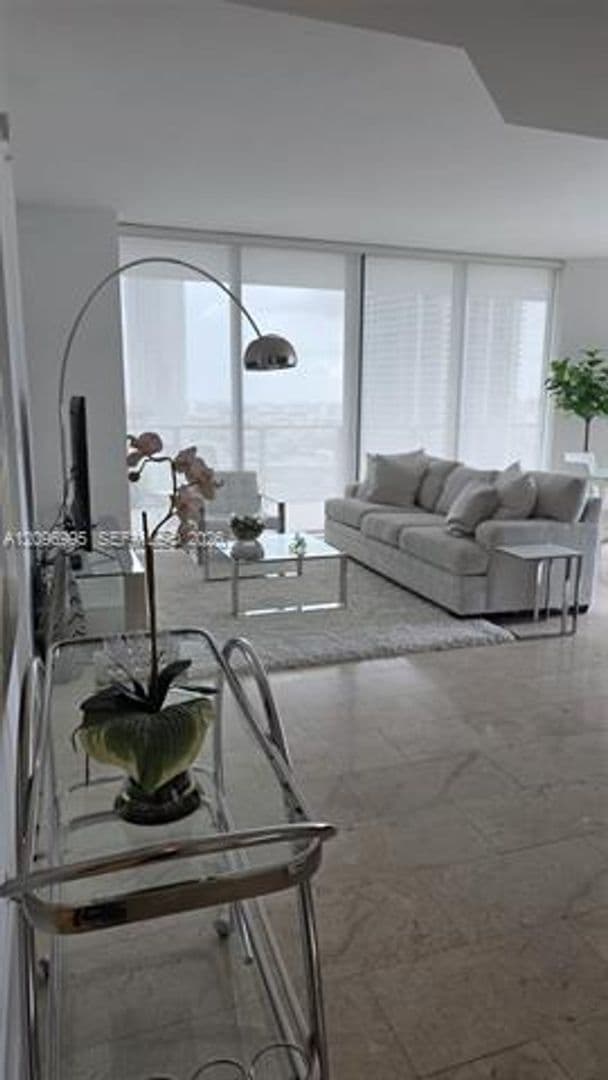 Miami Condo: 68 SE 6th St cu-2412