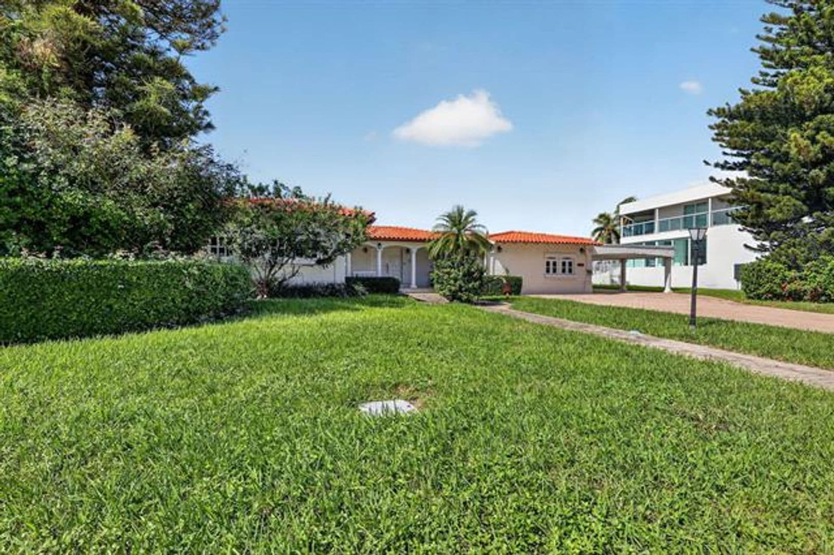 North Bay Village House: 7500 W Treasure Dr # 7500