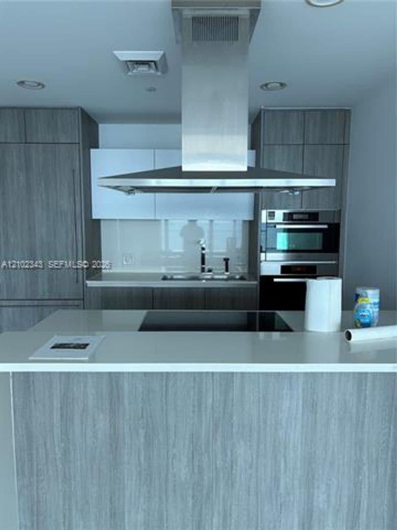 Key Biscayne Condo: 350 Ocean Dr cu-704N