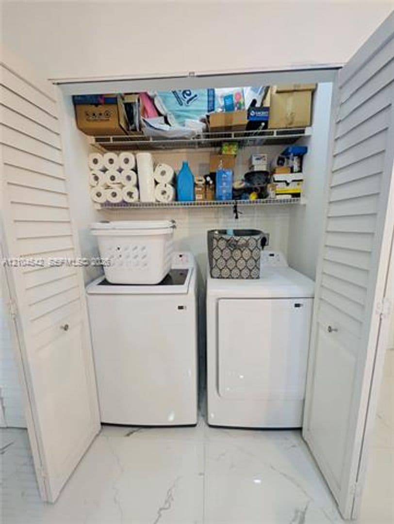 Hialeah House: 8137 NW 199th Ter # 8137