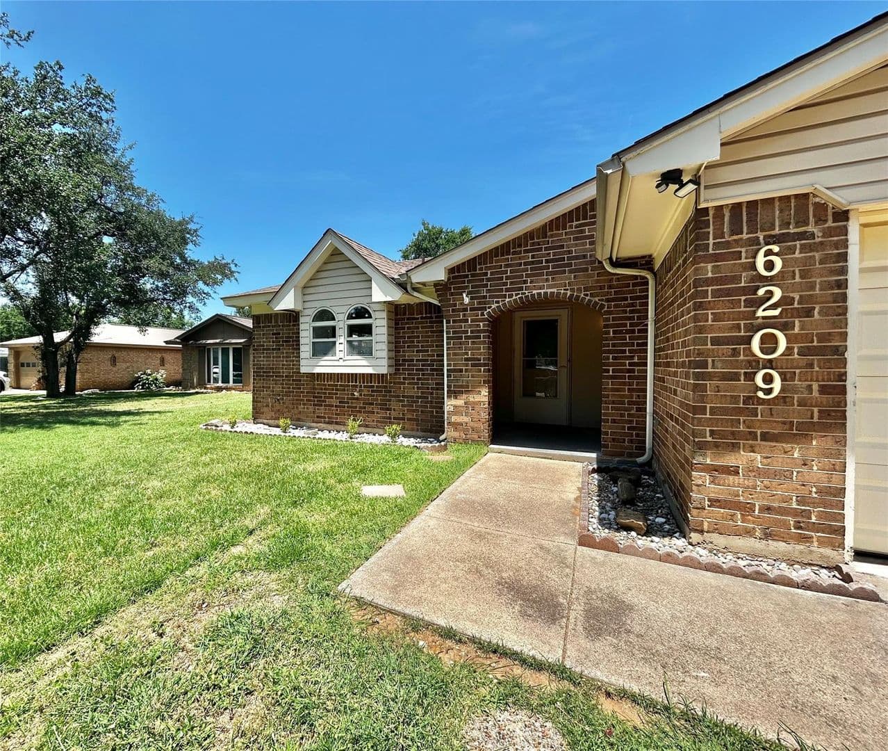 North Richland Hills House: 6209 Gayle Drive