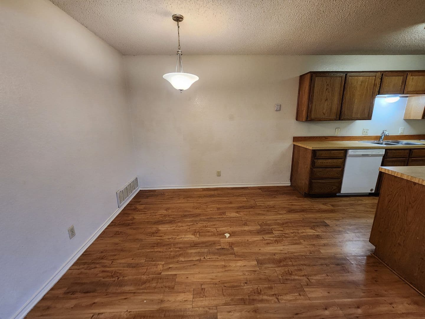 Fort Worth House: 6702 South Creek Dr